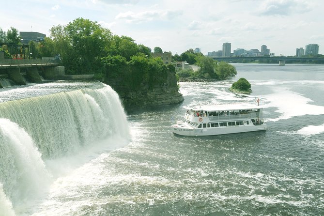 Ottawa Boat Cruise - Paul's Boat Line - The Supreme Court, Parliament, and the Royal Canadian Mint