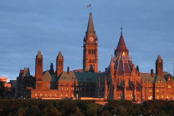 Ottawa City Tour by Land and Water - Parliament Hill and the National War Memorial