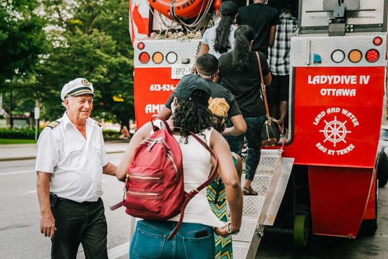 Ottawa: Hop-On Hop-Off Guided City Tour Pass - ByWard Market for food and people-watching
