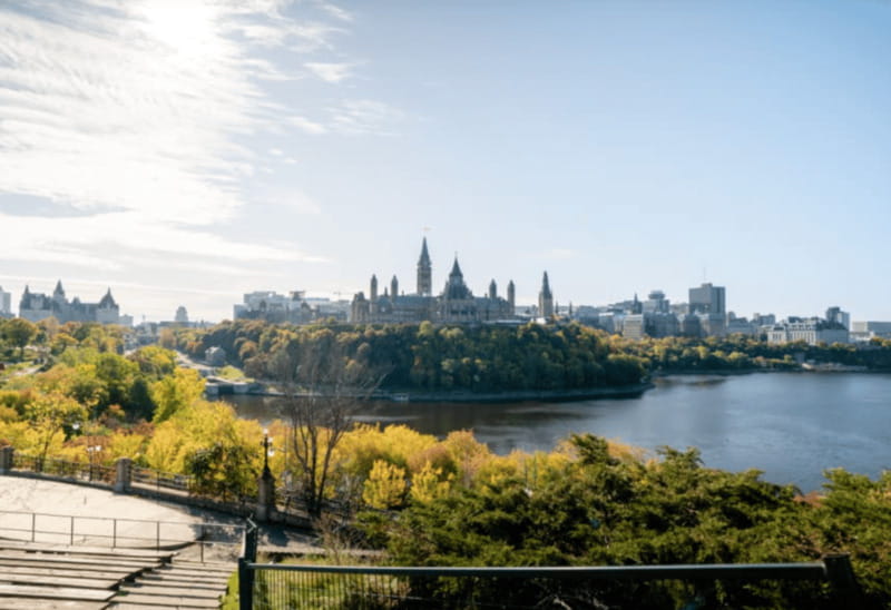 Ottawa Premium Small Group Tour with Canal Cruise - Pickup in downtown Ottawa and the small-group advantage