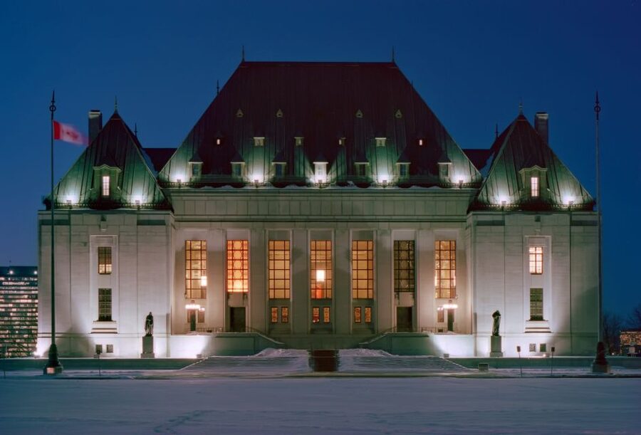 Ottawa: Small Group Night Tour With River Cruise - Major’s Hill Park and Napean Point for photographs