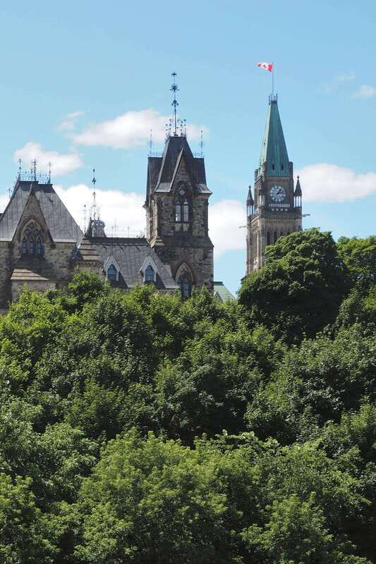 Ottawa: Walking Tour in the Heart of the Capital - Taf’s guiding style: informed, warm, and open to questions