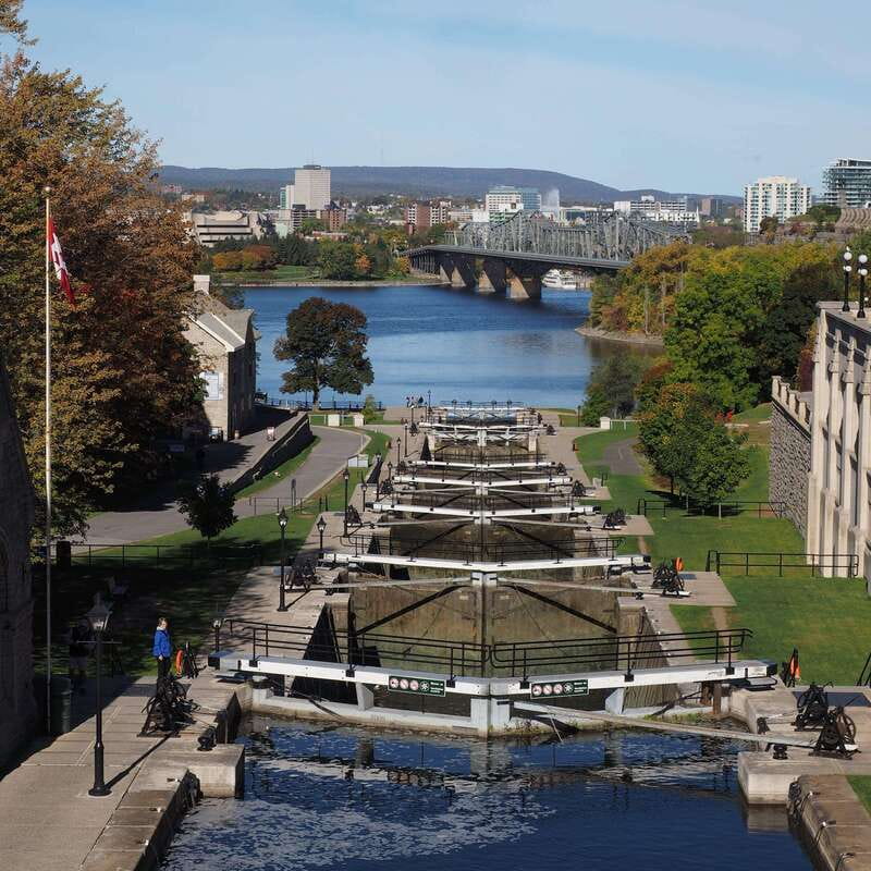 Ottawa: Walking Tour in the Heart of the Capital - Beginning downtown with a guide who adjusts the plan