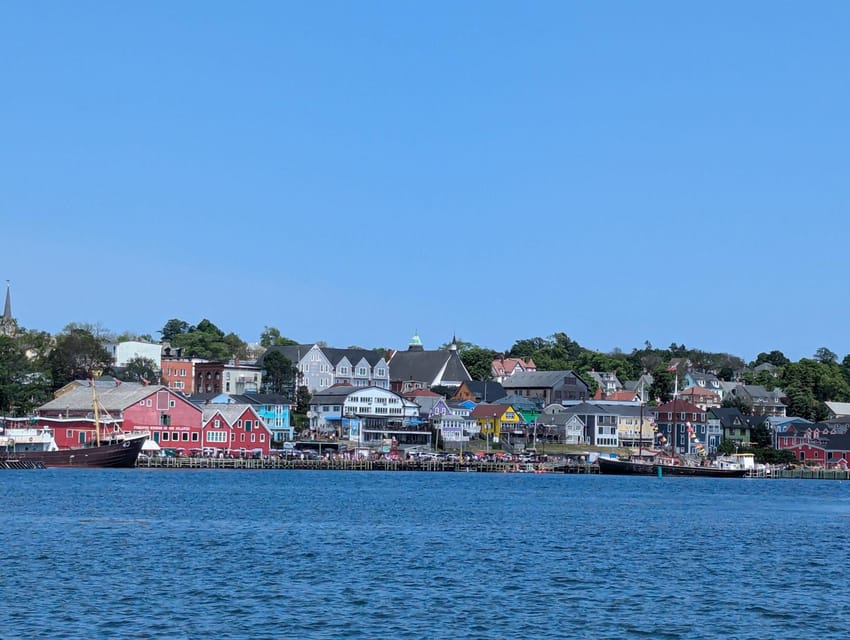 Peggy’s Cove, Lunenburg & 2 Hidden Gems – Full Day Tour - The small van makes a real difference