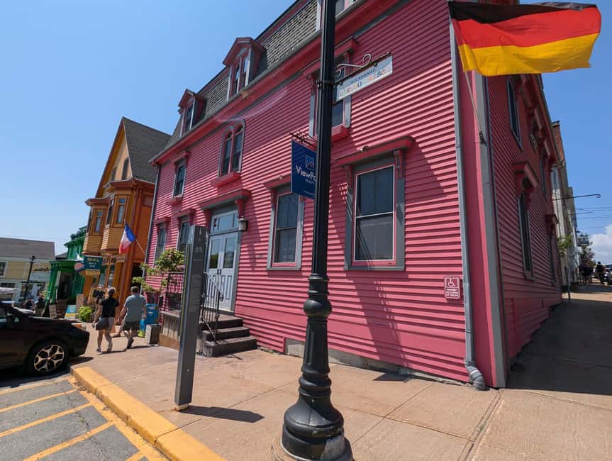 Peggy’s Cove, Lunenburg & 2 Hidden Gems – Full Day Tour - What the guide adds to the day