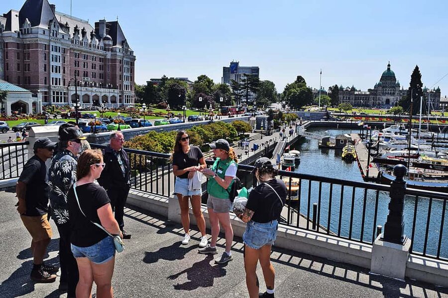 Pickle Pub Crawl: Ferry Rides and Appetizers - Who will enjoy this crawl most