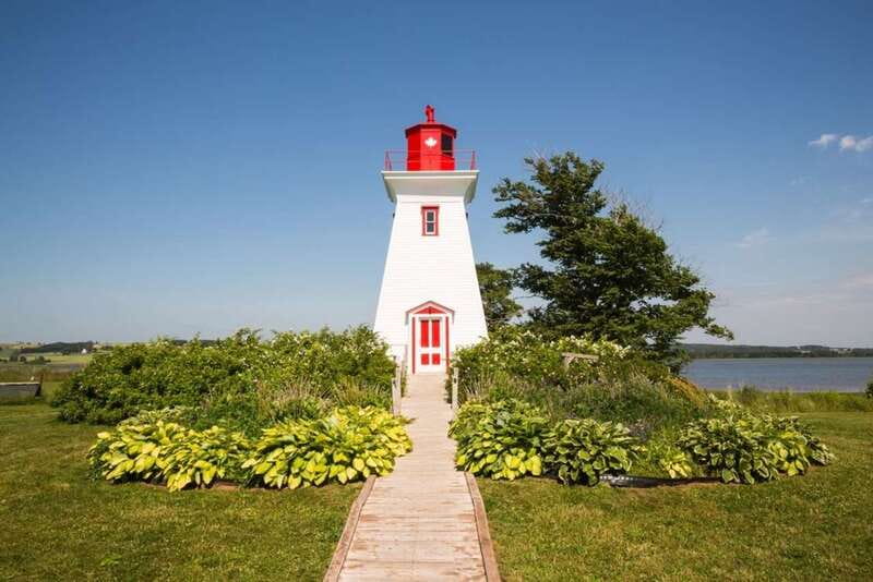 Prince Edward Island: Guided Tour with Anne of Green Gables - Starting in Charlottetown with a local introduction