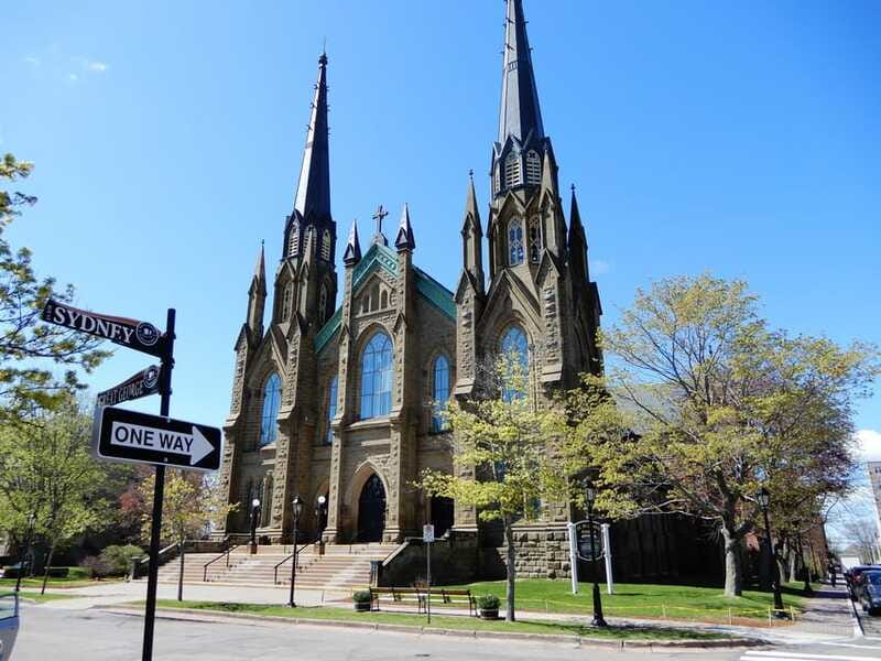 Prince Edward Island: Small Group Charlottetown Walking Tour - Victoria Boardwalk and the return to Peakes Quay
