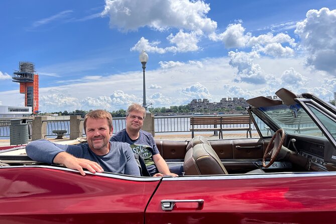 PRIVATE 2-Hour tour of Montréal in Convertible Cadillac + Murals - Schwartz’s and Montréal smoked meat