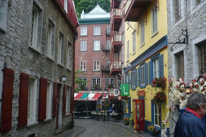 Private Tour: Quebec City Walking Tour - City Hall, Place d’Armes, and Québec’s religious center