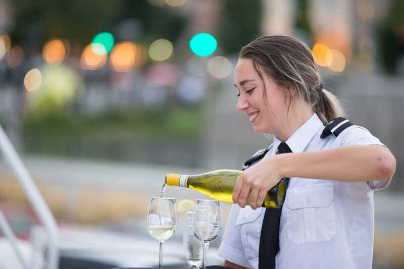 Québec City: 3 or 5-Course Dinner Cruise with DJ & Dancing - Red Carpet: useful upgrade or unnecessary expense?