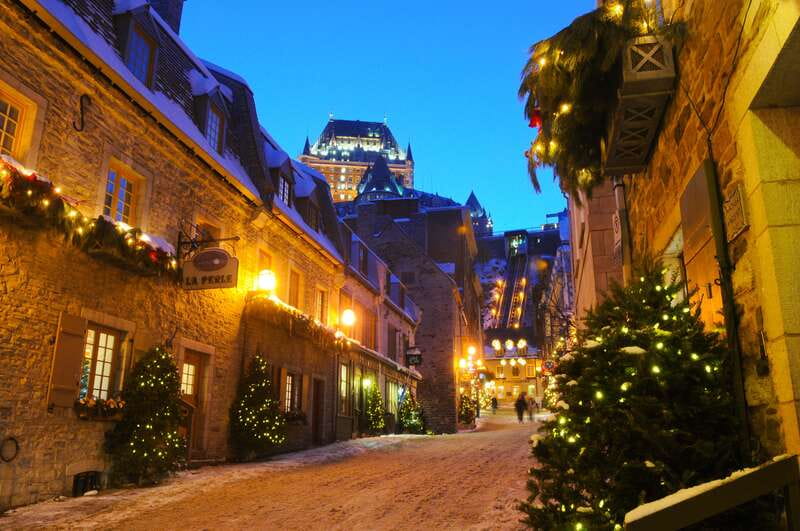 Quebec City: Christmas Magic Walking Tour in Old Quebec - Château Frontenac and Dufferin Terrace