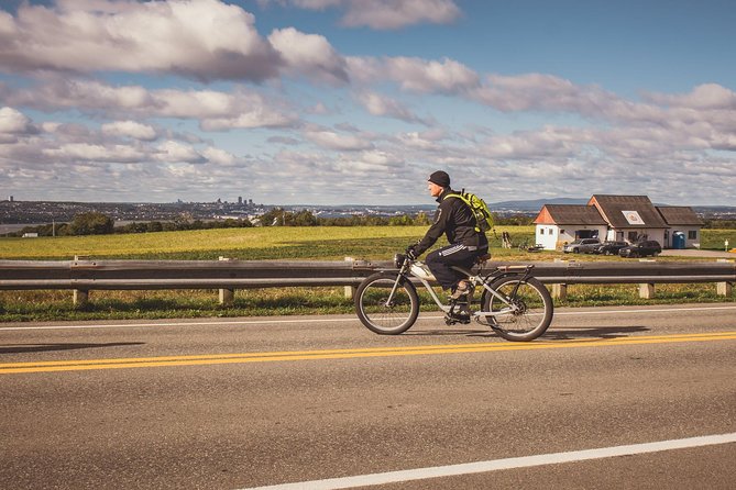 Quebec City - Electric Bike Rental on Ile d'Orléans - Berry Farms, Chocolate, Wine, and Ice Cream