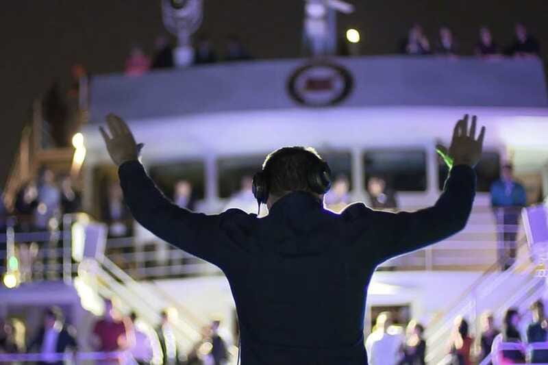 Québec City: Evening Cruise with Live DJ - When the DJ takes over