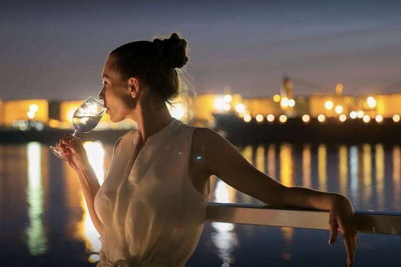 Québec City: Evening Cruise with Live DJ - Weather, seating, and comfort
