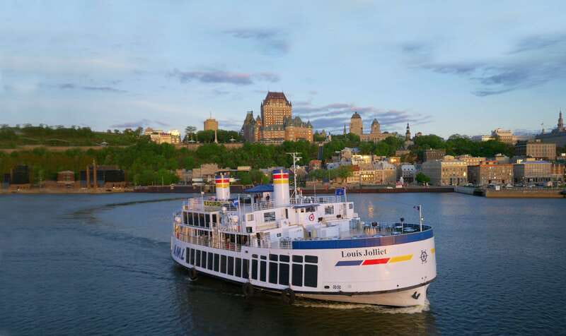 Québec City: Guided Sightseeing River Cruise - Château Frontenac from the river