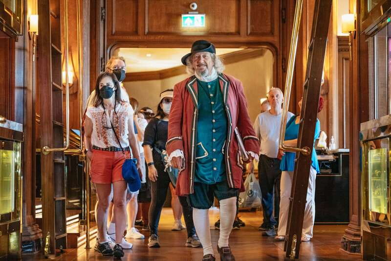 Quebec City: Guided Tour of Fairmont Le Château Frontenac - The guides make or break the hour