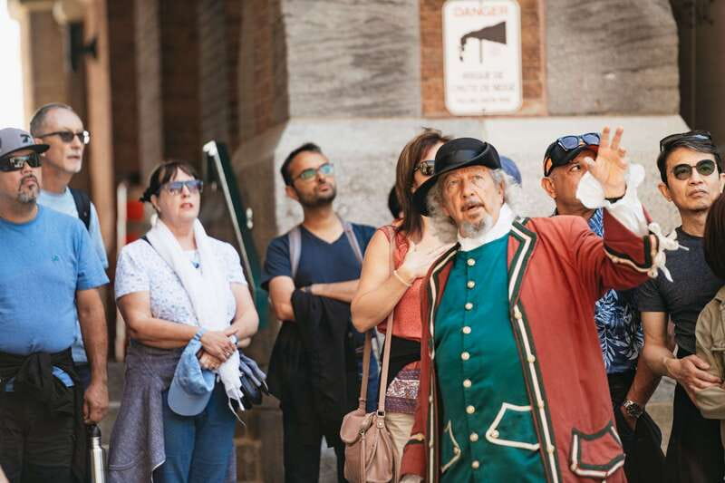 Quebec City: Guided Tour of Fairmont Le Château Frontenac - Meeting a historical character beside Au 1884