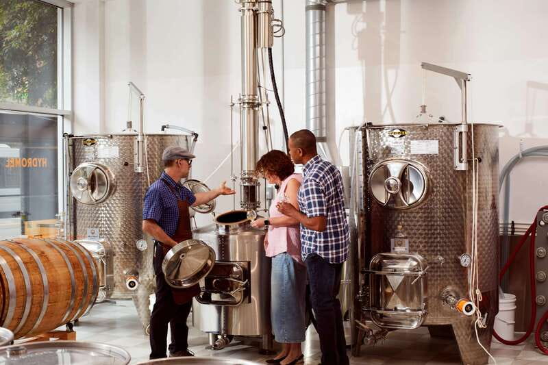 Quebec City: Honey and Distillery Tour with Tasting - From honey extraction to fermentation