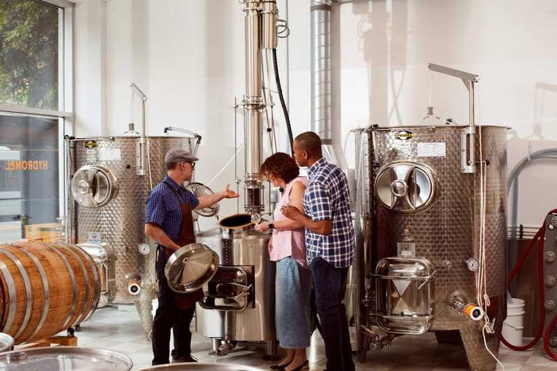 Quebec City: Honey and Distillery Tour with Tasting - Seeing how honey becomes spirits