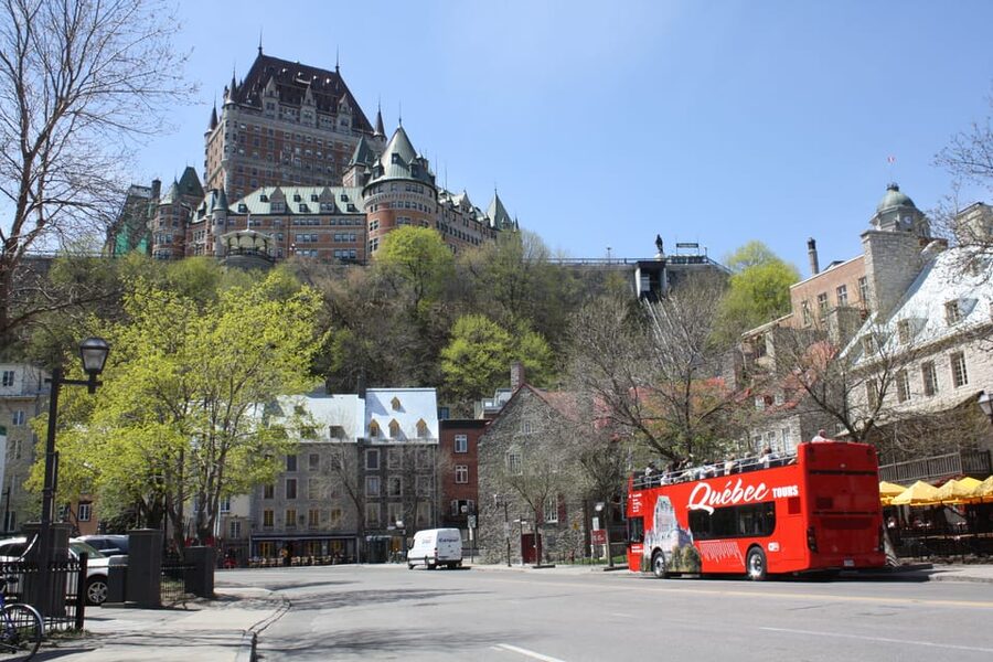 Quebec City: Hop-on Hop-off Open-Top Double Decker Bus Tour - What the audio guide and drivers add
