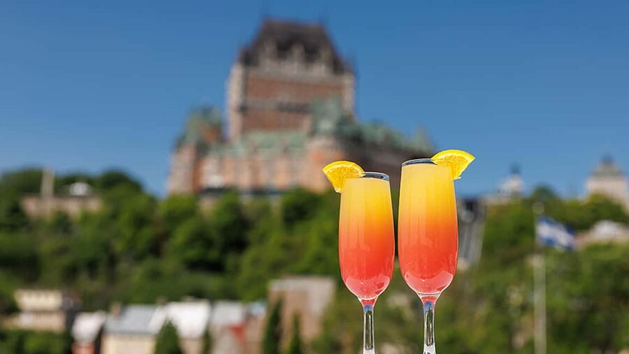 Québec City: Weekend River Brunch Cruise - The transition from table to river