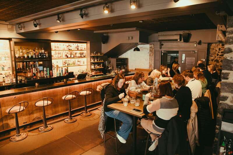 Quebec: Old Quebec City Food Tour with 10+ Local Tastings - Why the guide can make or break the afternoon