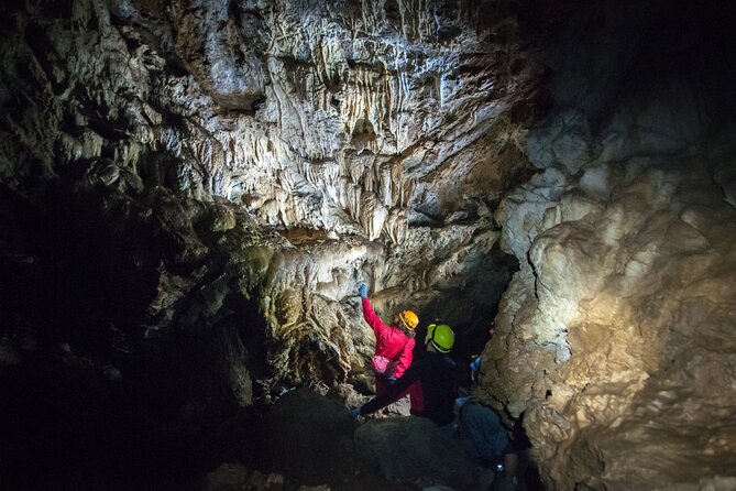 Riverbend Cave Explorer - The walk toward Riverbend Cave
