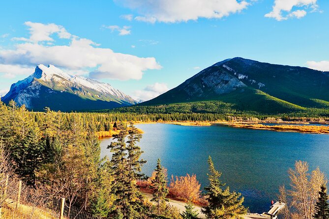 ShuttleBus 2way Banff to Lake Louise (1Hr) and Moraine Lake (1Hr) - Moraine Lake and the Rockpile Trail