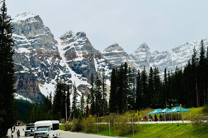 ShuttleBus 2way Banff to Lake Louise (1Hr) and Moraine Lake (1Hr) - Leaving Banff from Beaver Street
