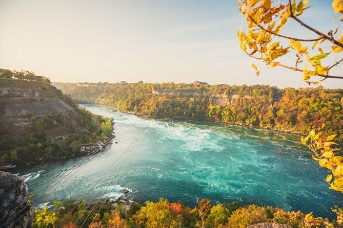 Small-Group Niagara Falls Day Tour from Toronto with Boat and Lunch Options - Small details along the parkway