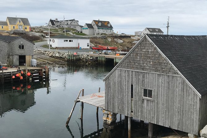 Small Group Tour - Peggy's Cove, Lunenburg, the Annapolis Valley - The road into the Annapolis Valley