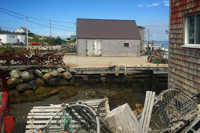 Small Group Tour - Peggy's Cove, Lunenburg, the Annapolis Valley - Wolfville Waterfront Park and Fundy tides