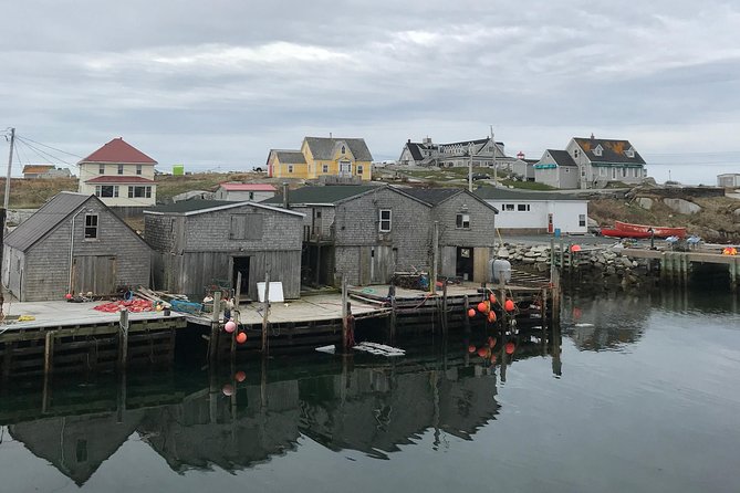 Small Group Tour - Peggy's Cove, Lunenburg, the Annapolis Valley - Choosing your final stop at Lightfoot & Wolfville