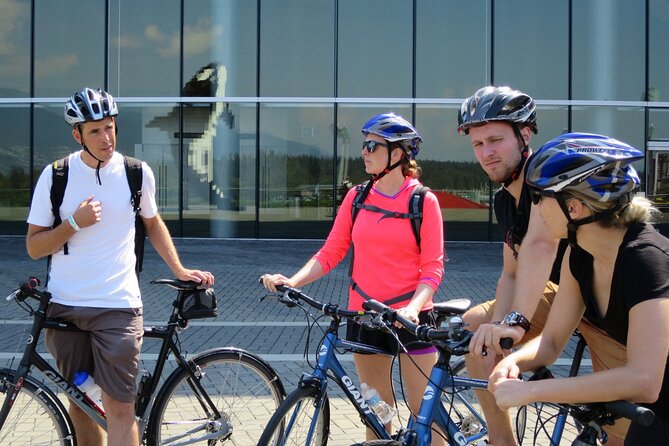 Stanley Park & Downtown - Vancouver Bike Tours - Lost Lagoon Opens the Door to Stanley Park