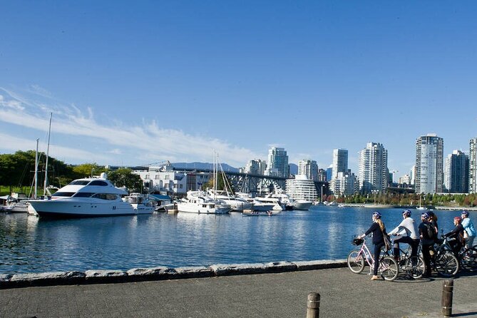 Stanley Park & Vancouver City Highlights 4 Hour Bike Tour 2 in 1 - Totem poles offer a short but important cultural stop