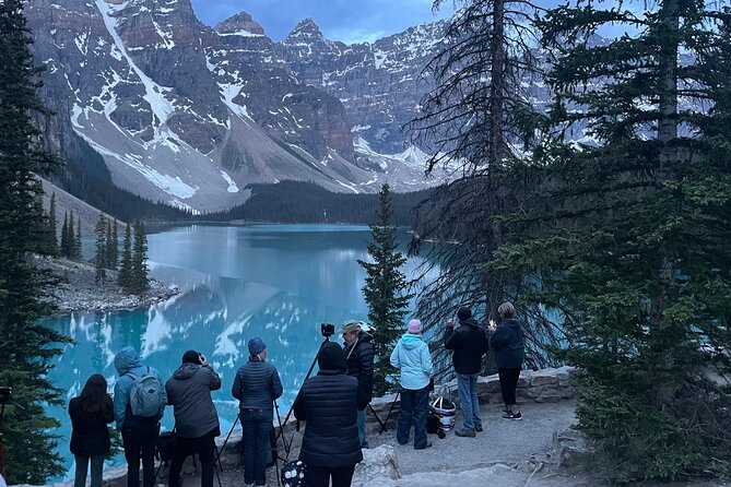 Sunrise Moraine Lake and Lake Louise - The short break after the first lake