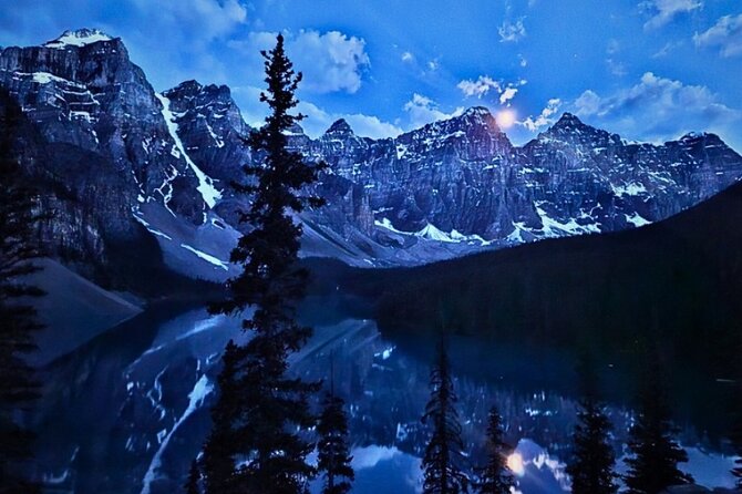 Sunset at Moraine Lake & Stargazing Tour from Canmore/Banff - How the small group affects the experience