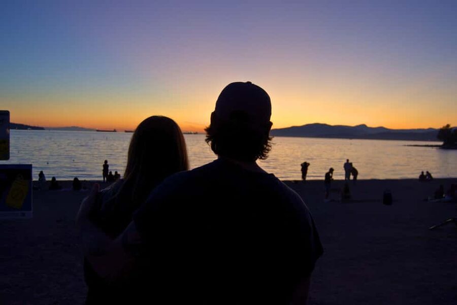 Sunset Bus Tour: Stanley Park & English Bay Photostops - The return through downtown completes the city picture