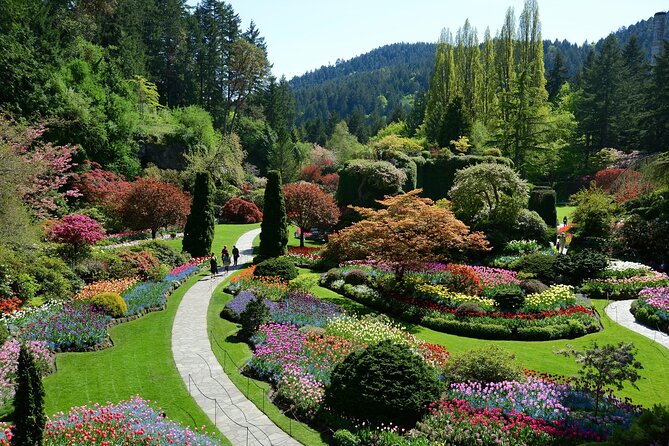 The Butchart Gardens Express Shuttle from Downtown Victoria - Entering Butchart Gardens, Canada’s famous display garden