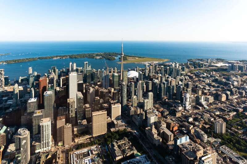 Toronto: City Sightseeing Helicopter Tour - Takeoff and the first views of Toronto