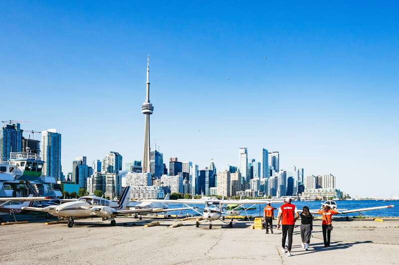 Toronto: City Sightseeing Helicopter Tour - CN Tower, Ripley’s Aquarium, and Rogers Centre from above