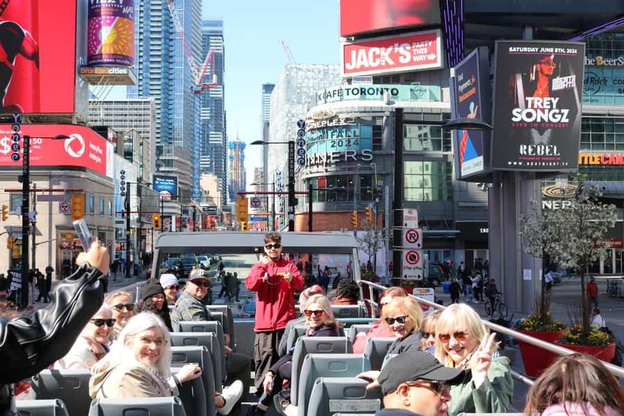 Toronto City Tour: 2-Hour Open-Top Experience - Downtown Toronto and Yorkville show two sides of the city