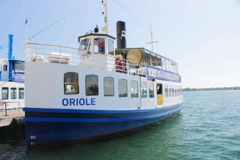 Toronto: City Views Harbor Cruise - Snacks, drinks, and onboard comfort