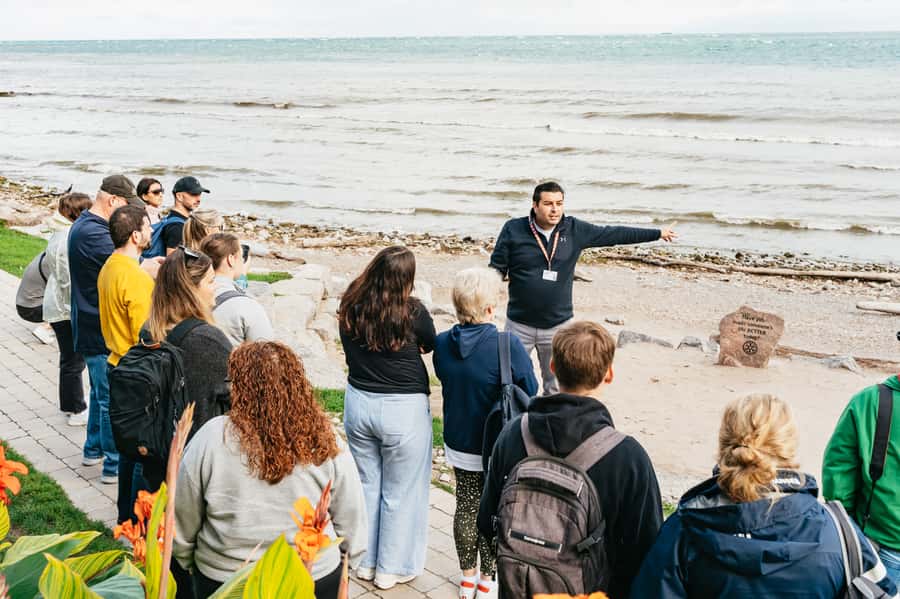 Toronto: Falls Day Tour with Boat Cruise & Niagara-the-Lake - The morning pickup in Toronto