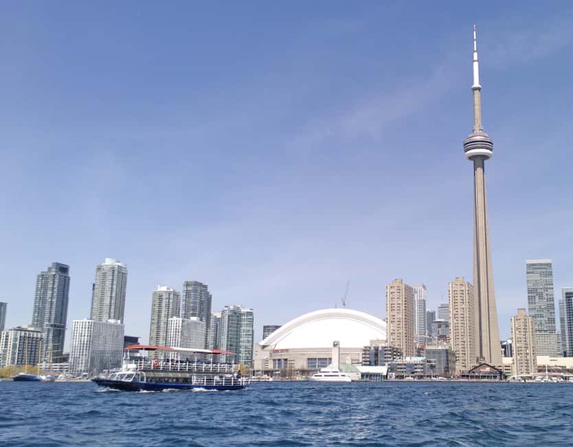 Toronto: Guided Harbour and Islands Sightseeing Cruise - Entering the Toronto Islands and their lagoons