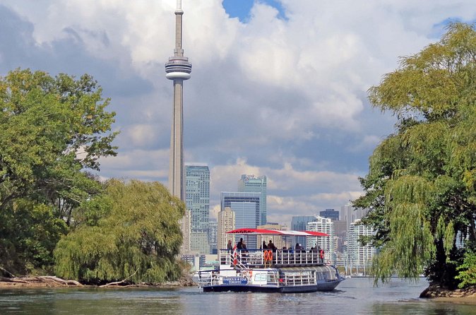 Toronto Harbour and Islands Cruise - The Toronto Islands from the water