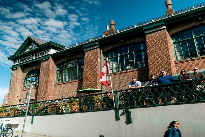 Toronto Highlights Small Group Tour with CN Tower - A smart four-hour introduction to Toronto