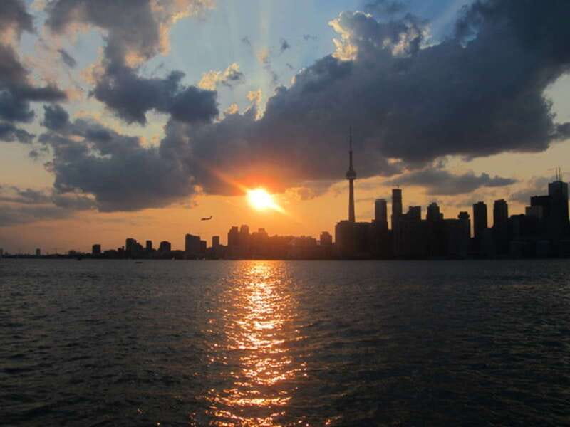 Toronto Islands: Morning or Twilight 3.5-Hour Bike Tour - Practical details that make the day easier