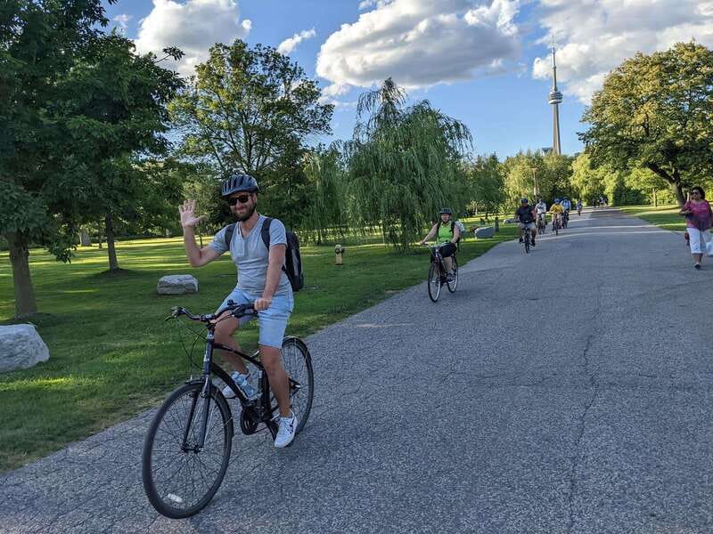 Toronto Islands: Morning or Twilight 3.5-Hour Bike Tour - Gibraltar Point Lighthouse and island stories